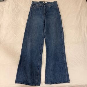 Levi's High Rise Wide Leg Jeans in size 28